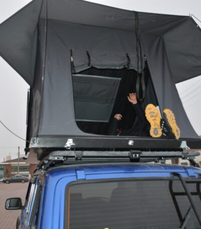 Araç Üstü Çadır. Araç üstü çadır 3 kişilik olup Suv